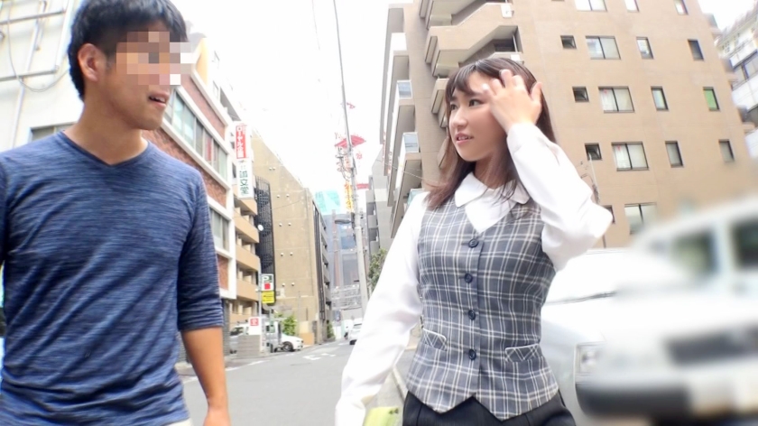 仕事中のOLに声を掛けて会社の階段で中出しまでしてしまった!