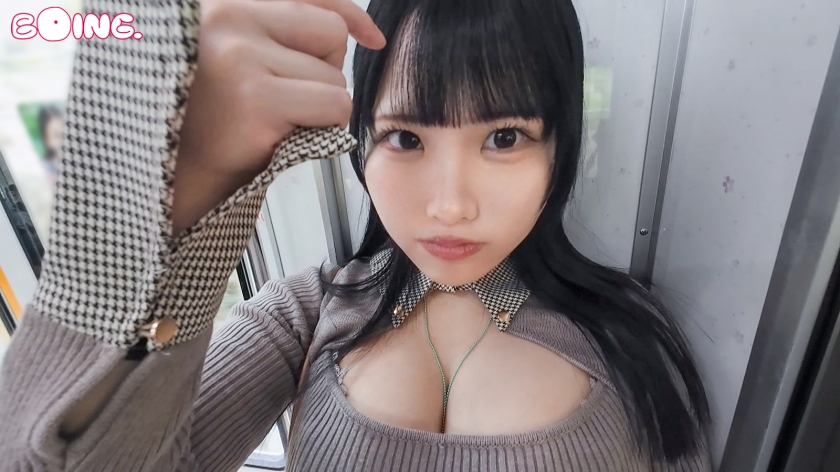 巨乳でみんなを幸せにしたい！爆乳配信士すずめちゃん、電車から公園、そしてホテルまで…移動中も揺れっぱなしのHカップ大行進