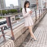 24歳チアリーディング経験者・すみれ。人を励まし笑顔を届けてきた身体が、今度は自分自身を快感で突き動かされる舞台に立たされる。初めての撮影に緊張しながらも、男優のテクニックに翻弄され、声を張り、Gカップを揺らし、窓辺で突かれれば歓声のような喘ぎを響かせる??応援から被写体へ、そして一人の女として本能をさらけ出していく濃密SEX! 【初撮り】ネットでAV応募→AV体験撮影 2426