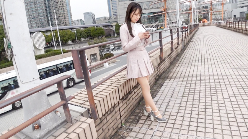24歳チアリーディング経験者・すみれ。人を励まし笑顔を届けてきた身体が、今度は自分自身を快感で突き動かされる舞台に立たされる。初めての撮影に緊張しながらも、男優のテクニックに翻弄され、声を張り、Gカップを揺らし、窓辺で突かれれば歓声のような喘ぎを響かせる??応援から被写体へ、そして一人の女として本能をさらけ出していく濃密SEX! 【初撮り】ネットでAV応募→AV体験撮影 2426